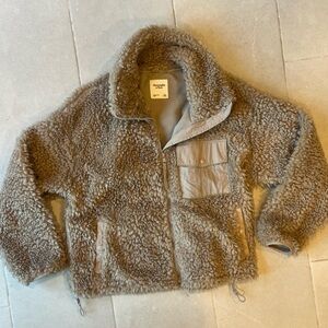 Abercrombie & Fitch size XL tan/beige sherpa teddy jacket with zipper